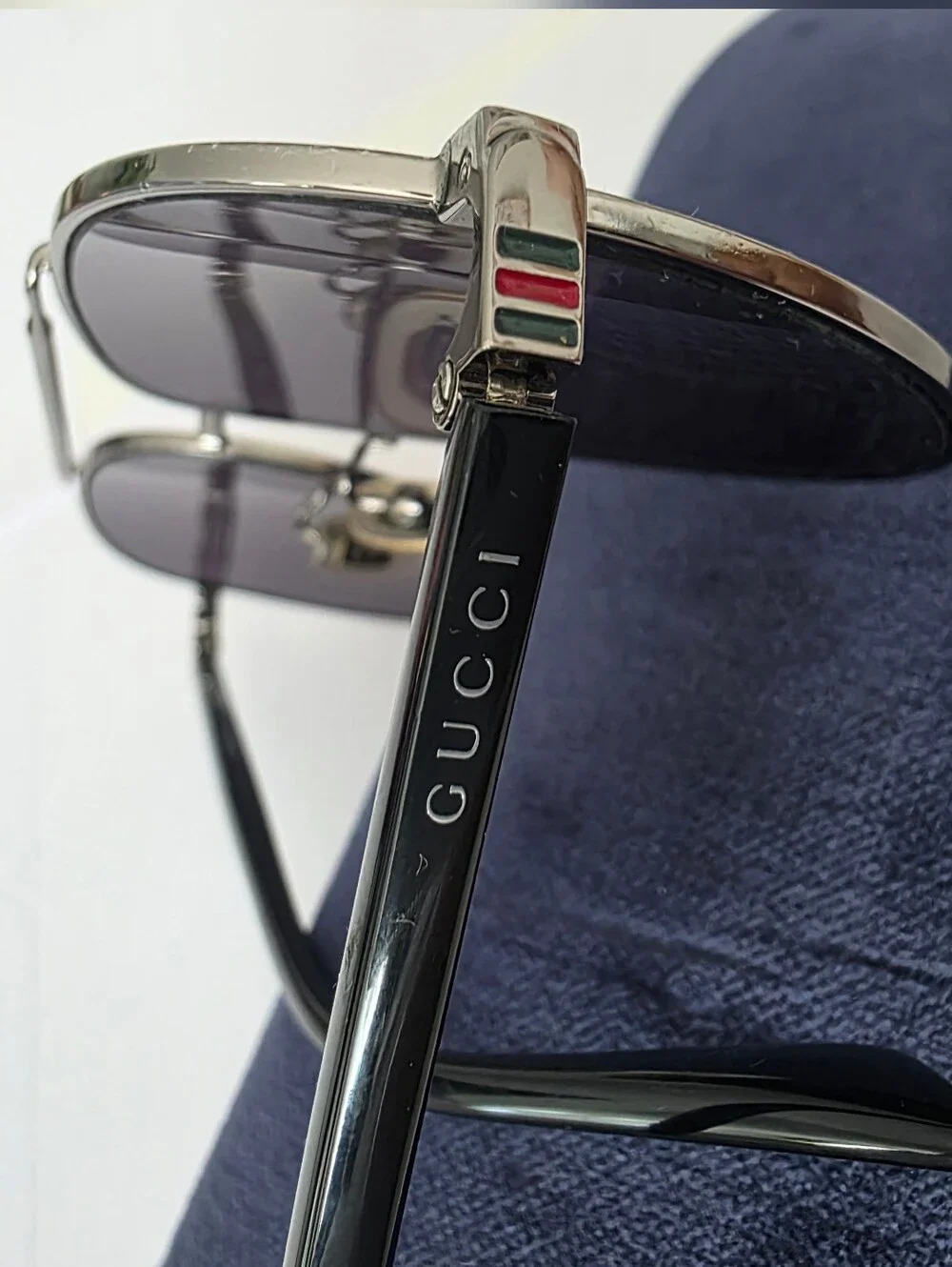 Gucci Silver Frame Aviator Sunglasses with Bleu  Lenses